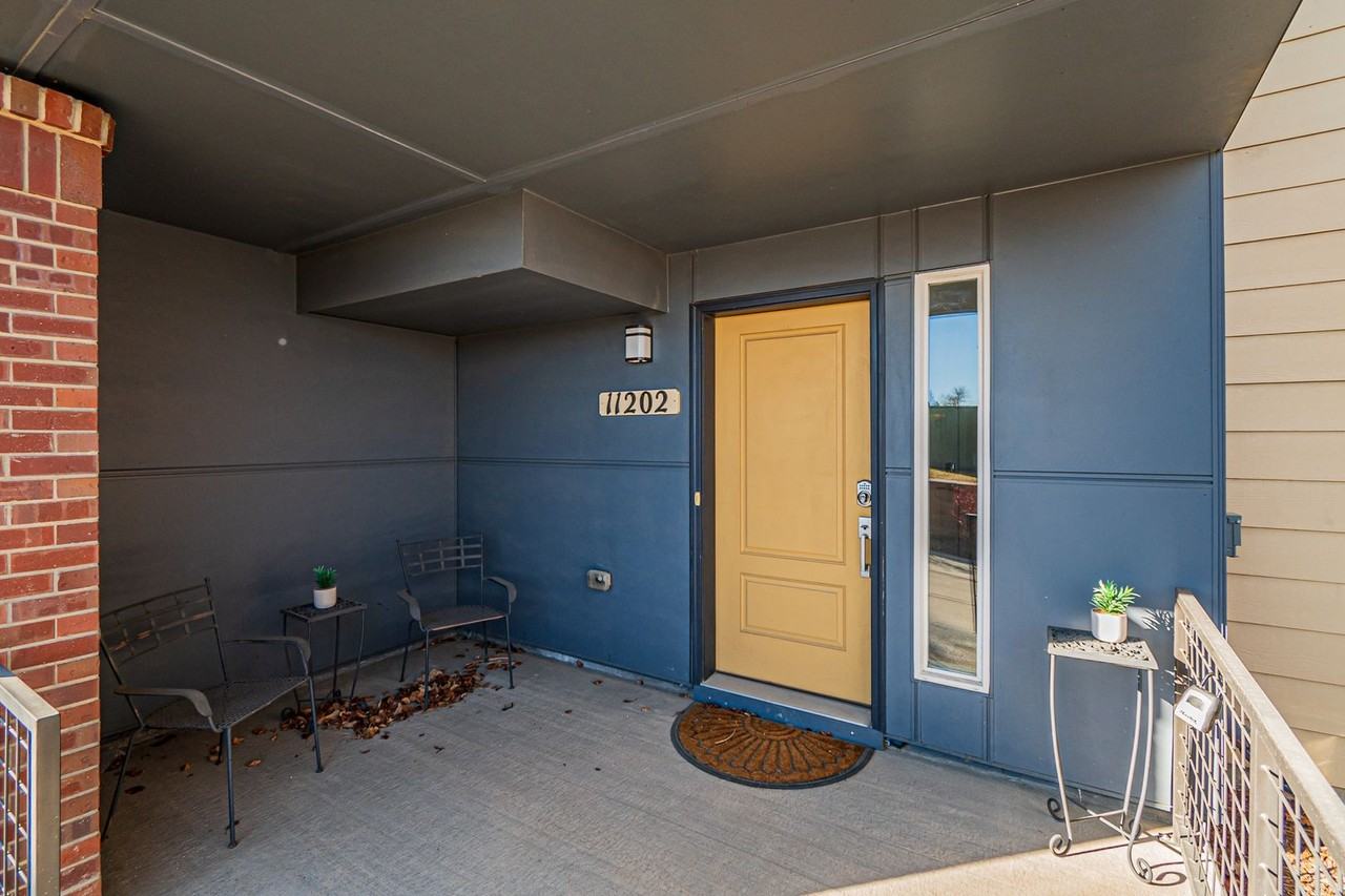 11202 Uptown Ave - Photo 3 of 29