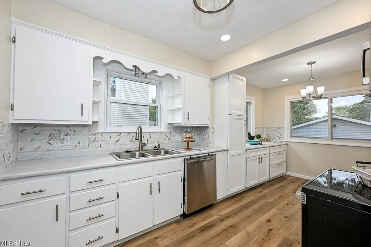 1088 Lexington Ave - Photo 5 of 13