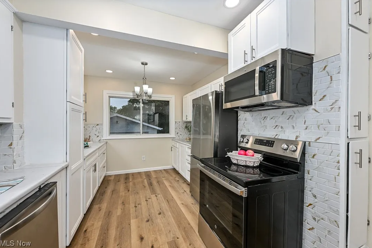 1088 Lexington Ave - Photo 6 of 13