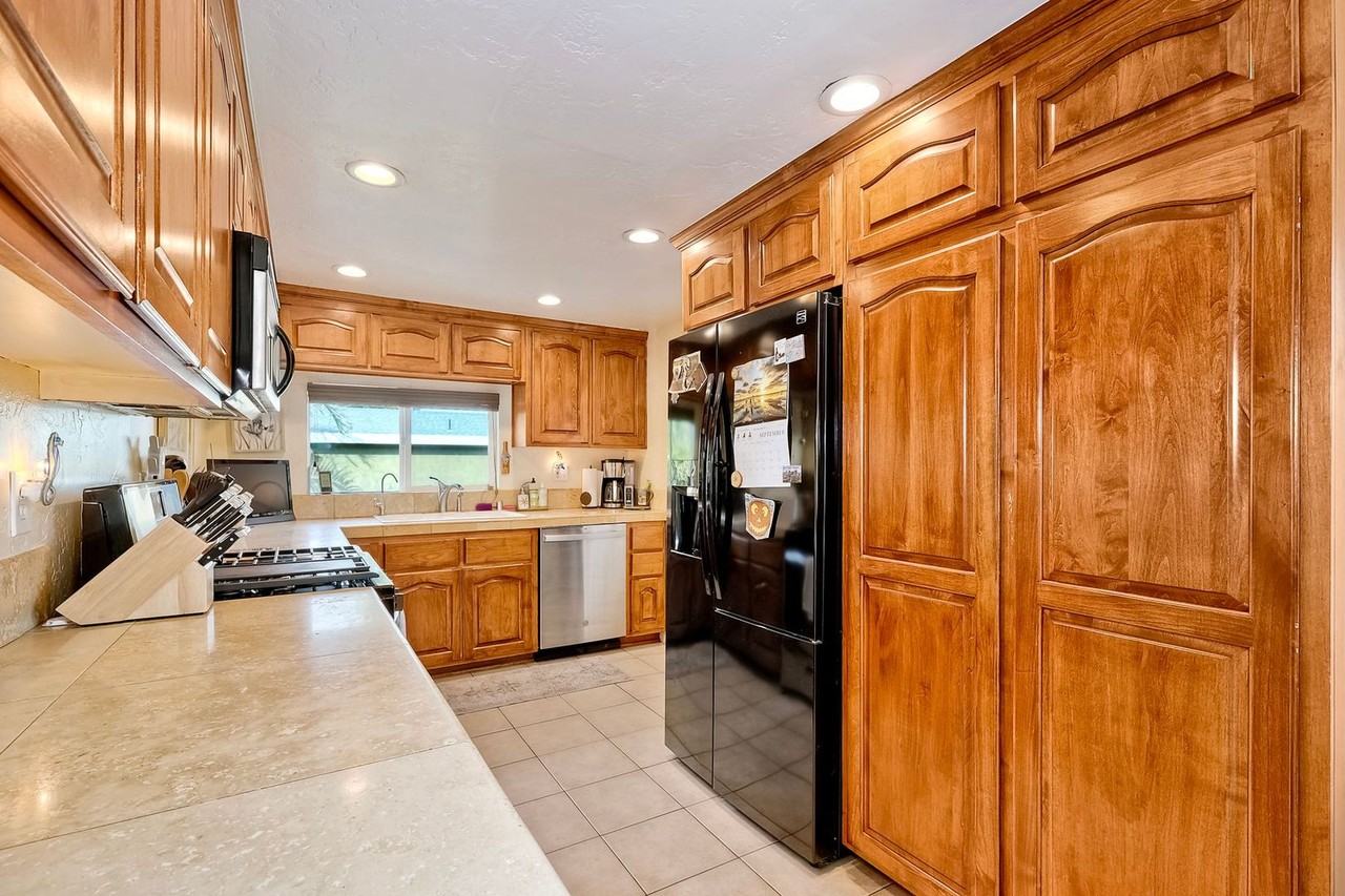 4430 Cape May Ave - Photo 6 of 27