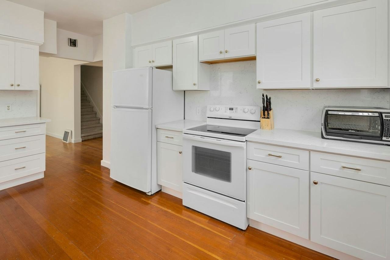 5646 12th Avenue Northeast - Photo 4 of 25