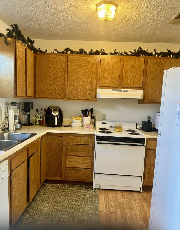 Stiles - 5724 - Photo 3 of 21