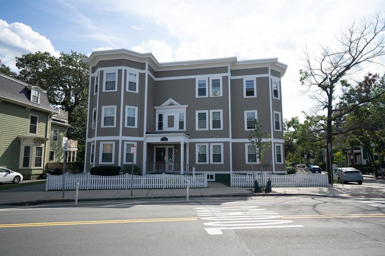 1590 Cambridge Street - Photo 6 of 32