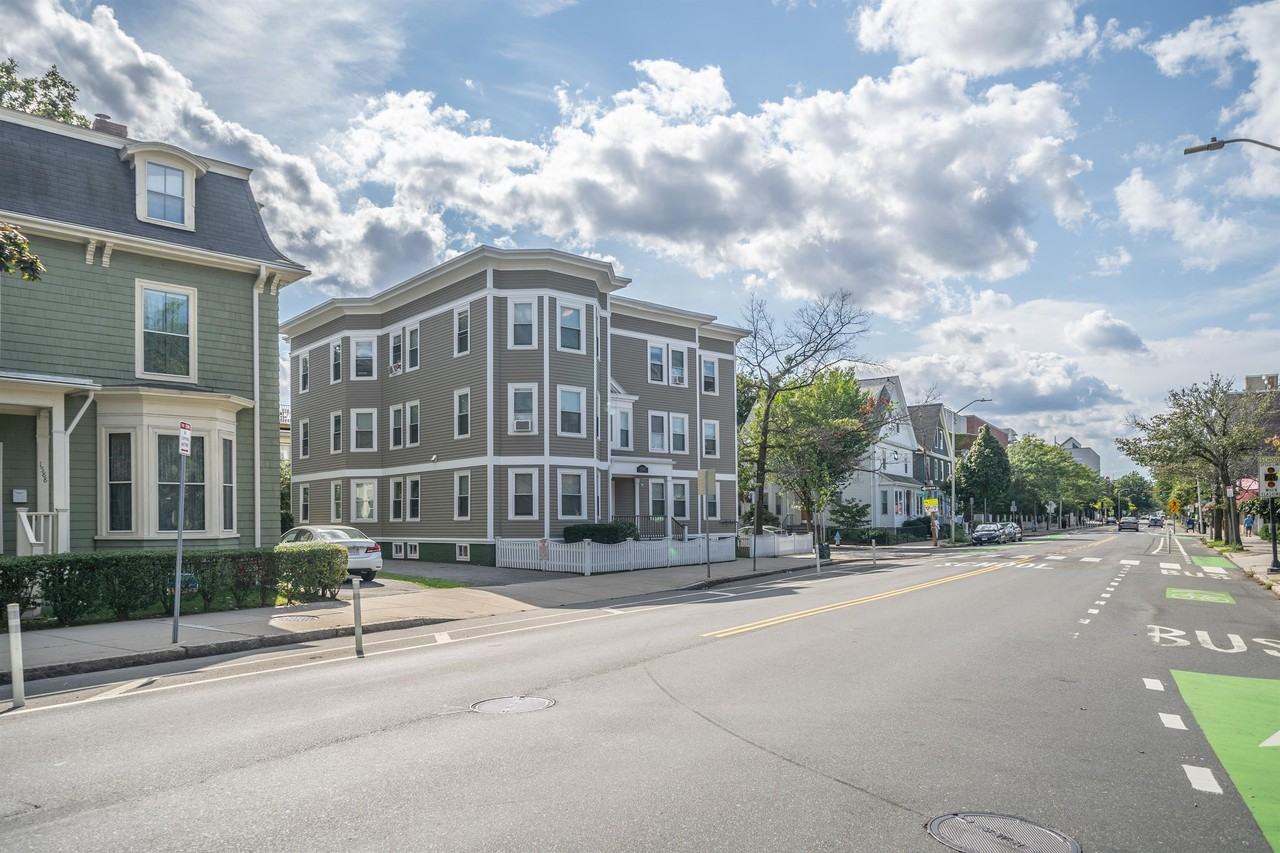 1590 Cambridge Street - Photo 7 of 32