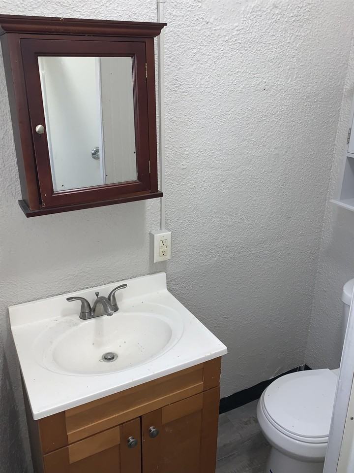 9982 South Broadway Street - Photo 5 of 7