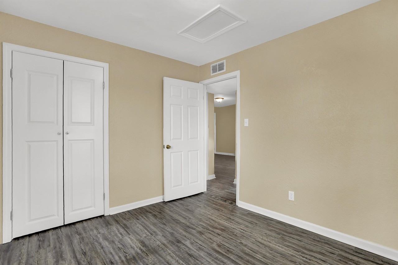 693 Looney Avenue - Photo 3 of 8