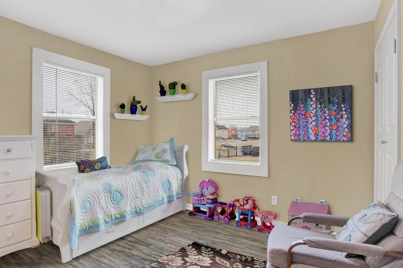 693 Looney Avenue - Photo 6 of 8