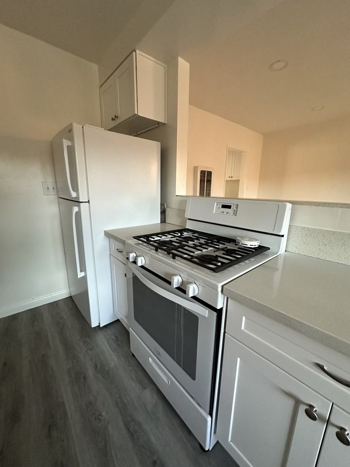 711 S Sierra Vista Ave. - Photo 3 of 10