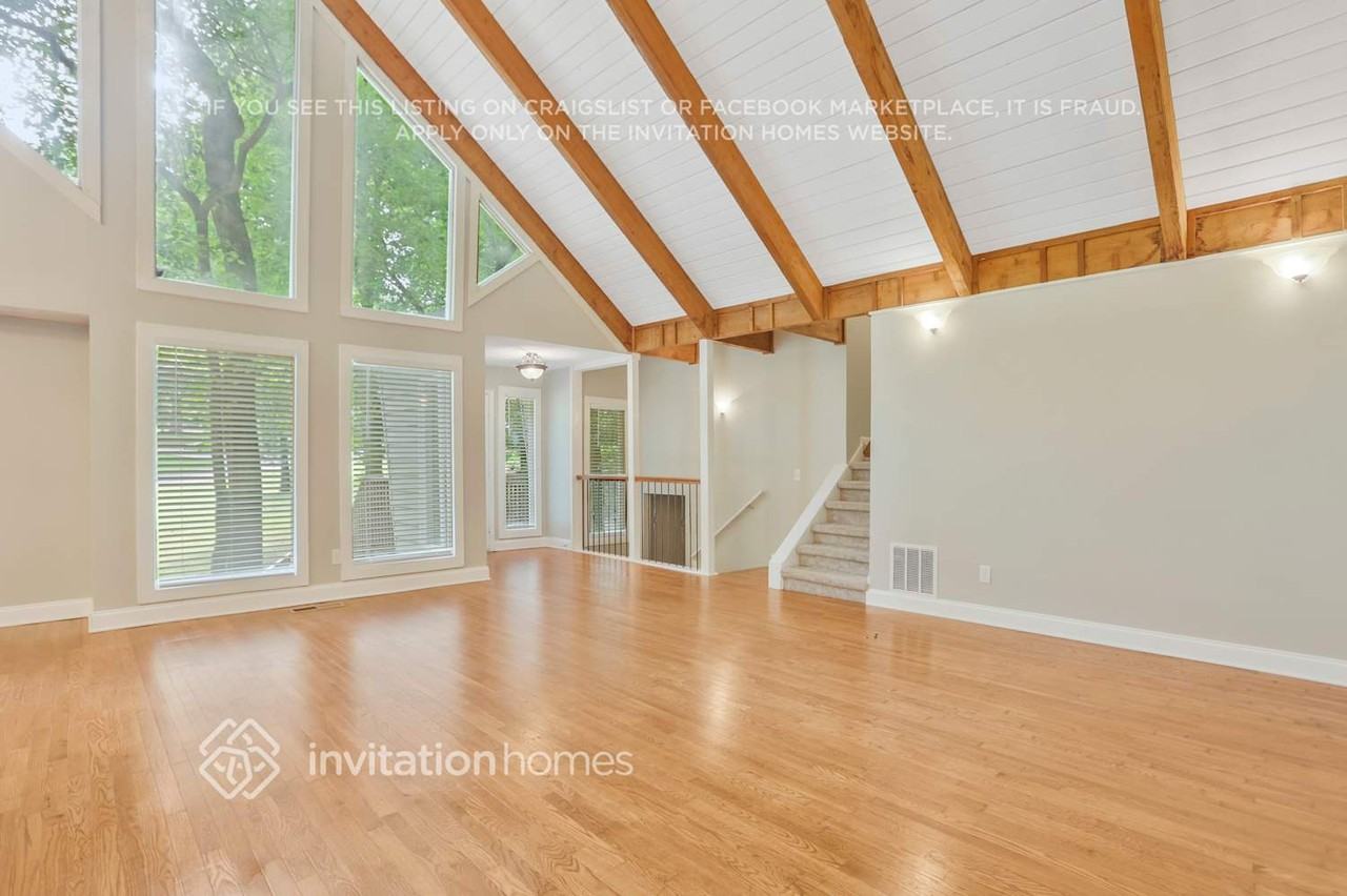 405 Bramble Ct - Photo 2 of 20