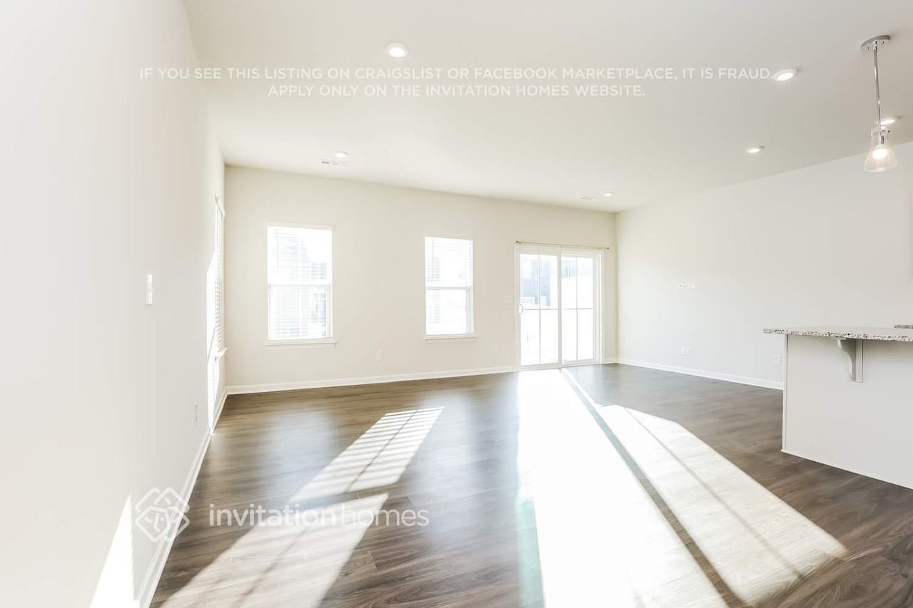 452 Killarney Park - Photo 3 of 16