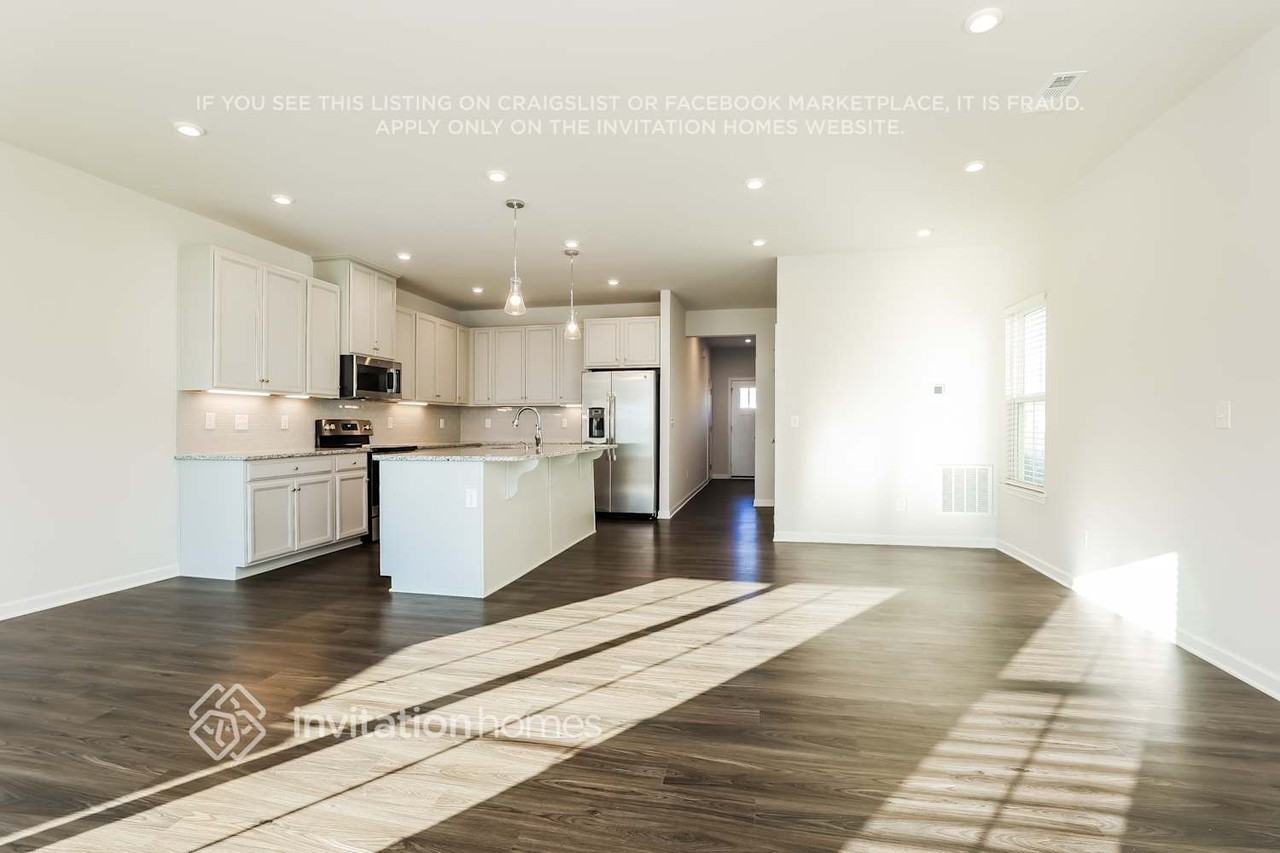 452 Killarney Park - Photo 4 of 16