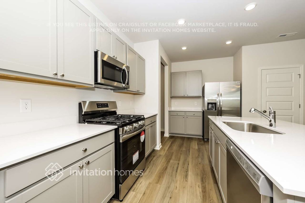 3032 Drumwright Way - Photo 7 of 18