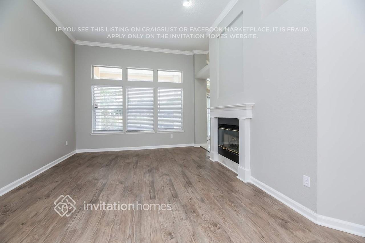 5323 Oxford Gable Ln E - Photo 3 of 7