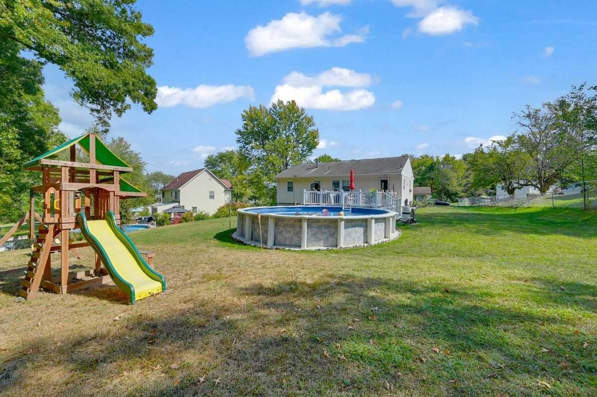 52 Balfour Dr - Photo 3 of 8