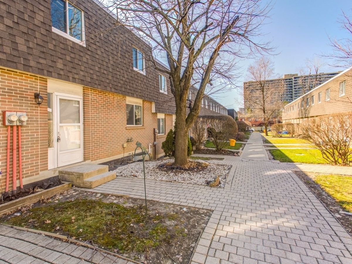 16 Normark Dr