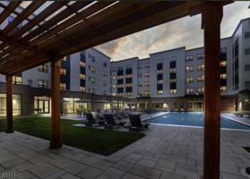 featured image of 10 Green St #431