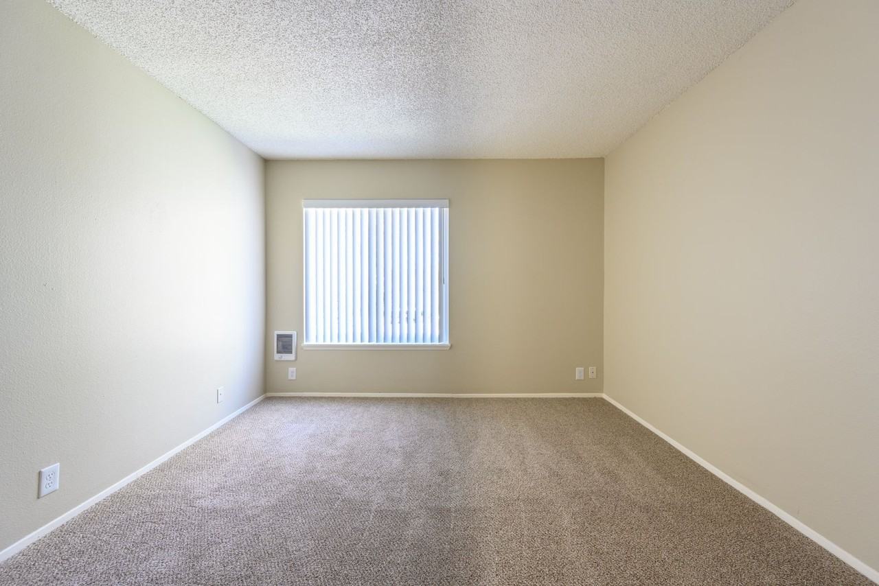 Woodlake Apartments - Photo 5 of 50