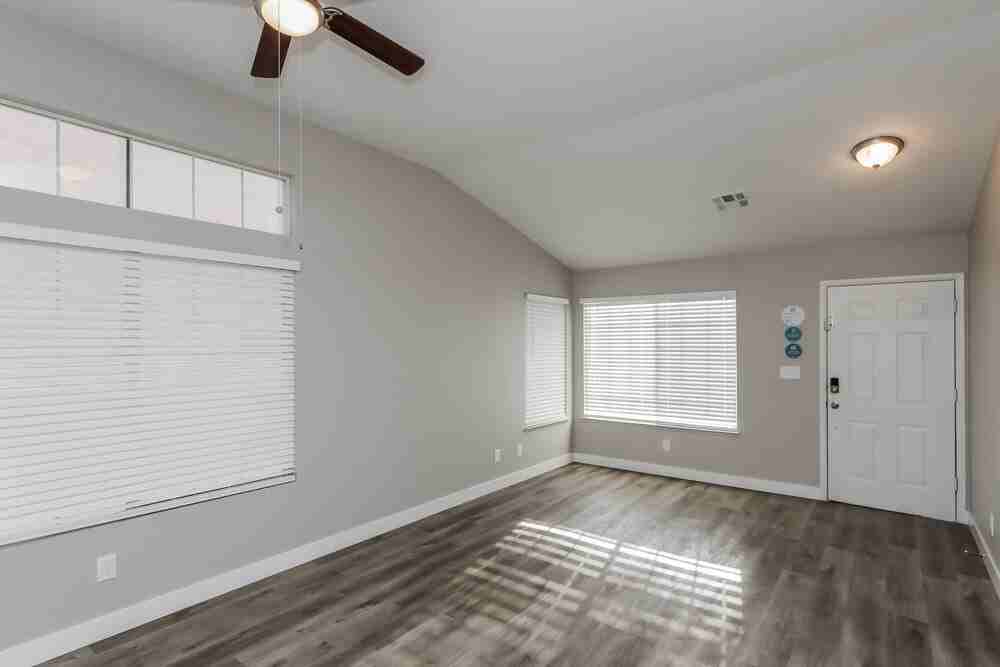 801 Zinnia Cir - Photo 4 of 16