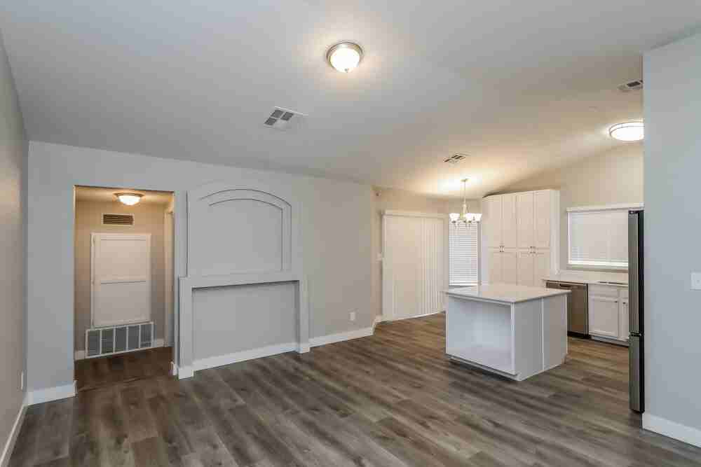 801 Zinnia Cir - Photo 5 of 16