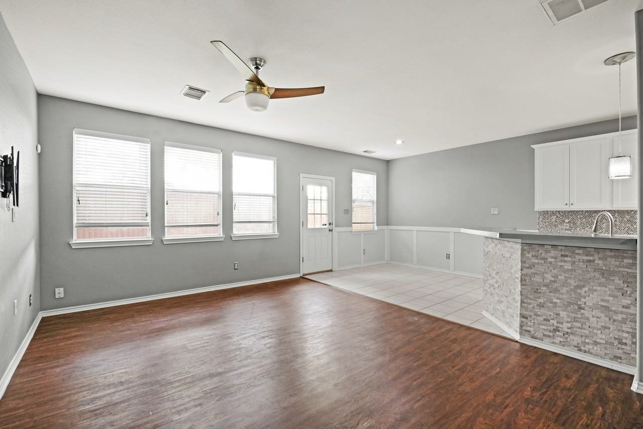 16538 Beckland Ln - Photo 2 of 18