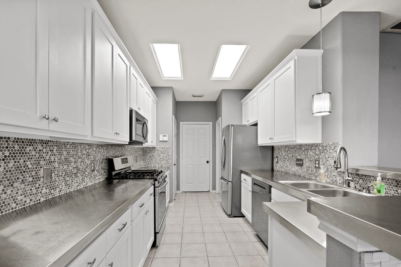 16538 Beckland Ln - Photo 5 of 18