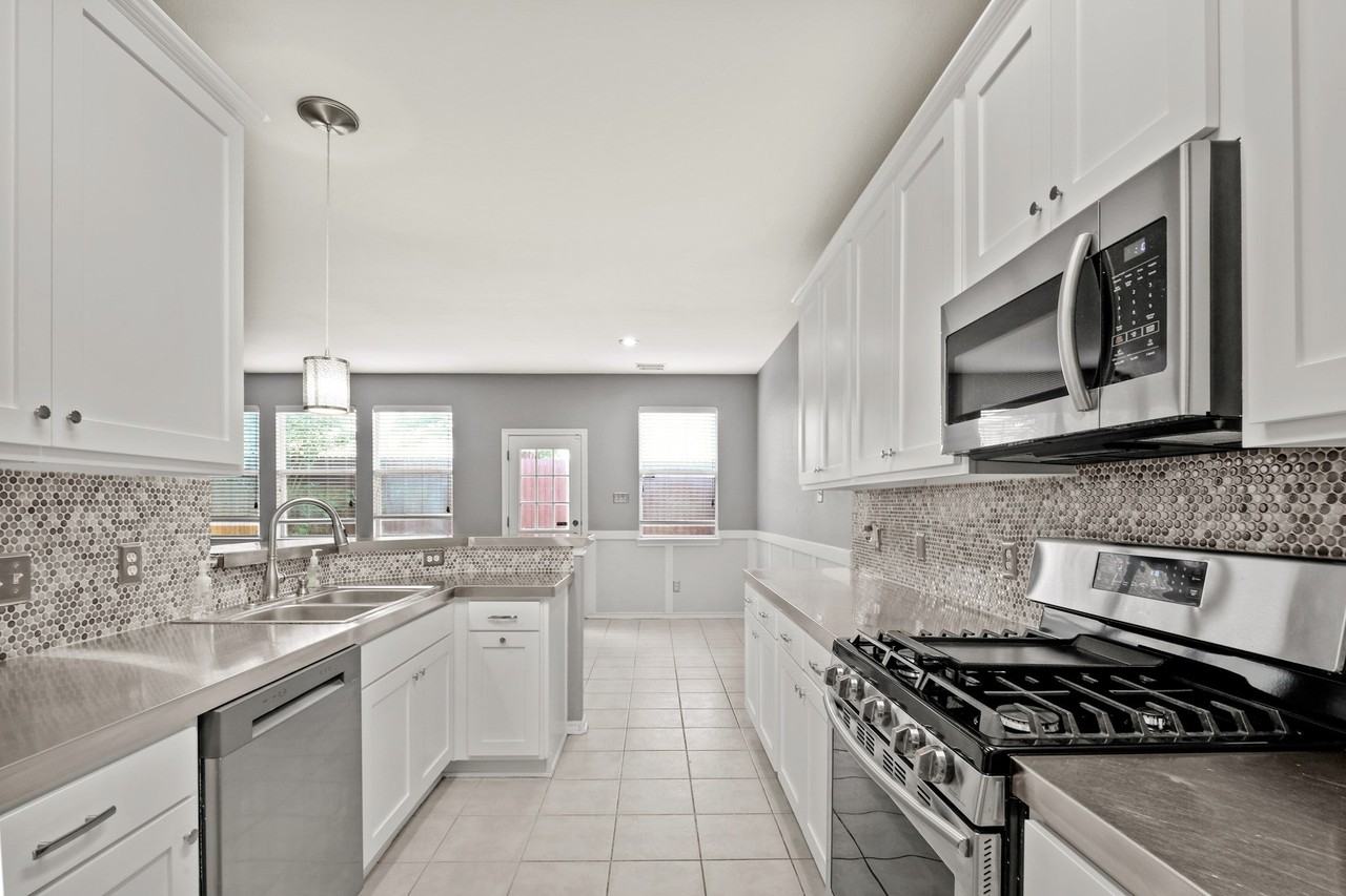 16538 Beckland Ln - Photo 6 of 18