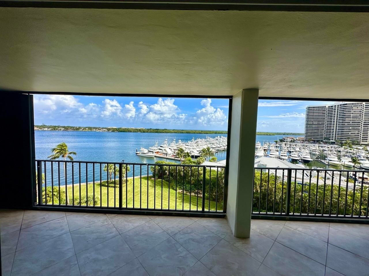 122 Lakeshore Dr - Photo 2 of 39