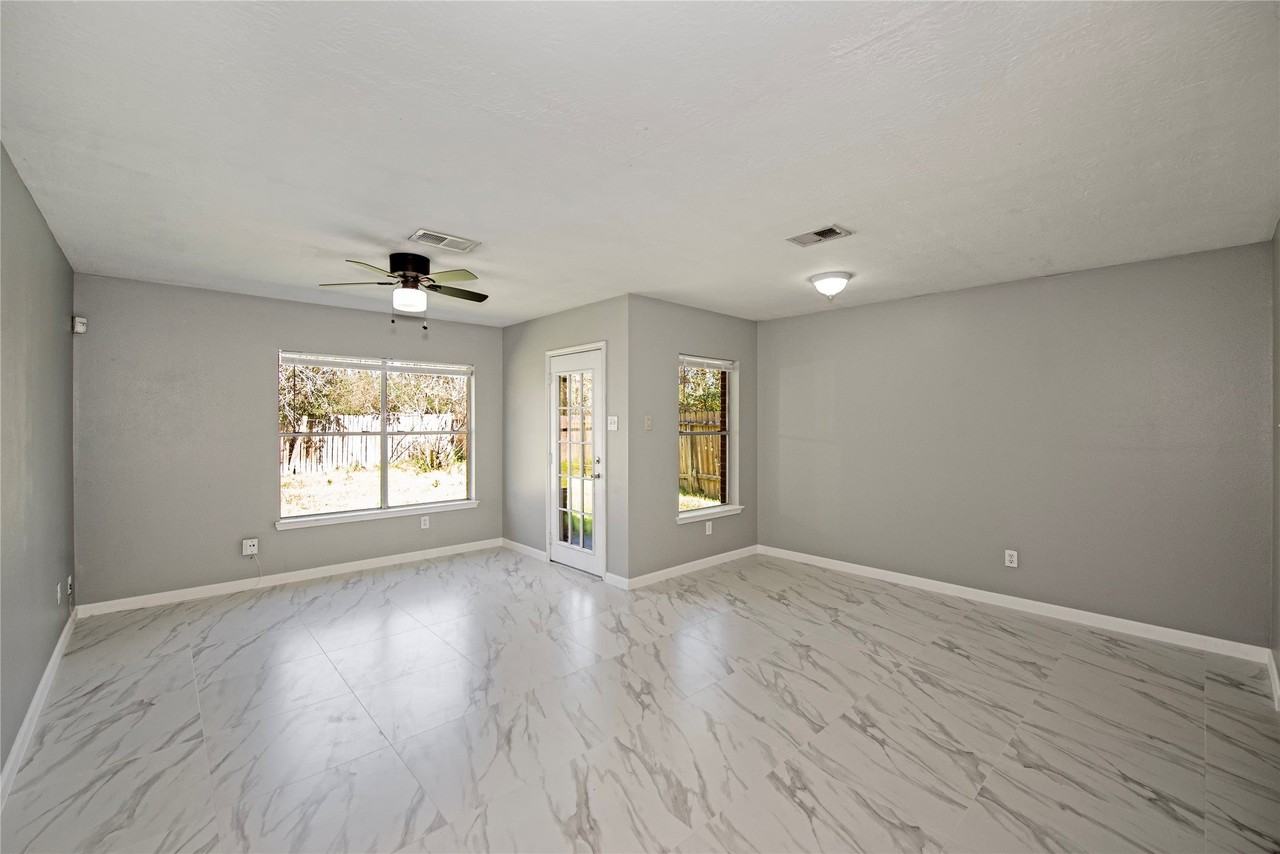 4934 Fox Hollow Blvd - Photo 5 of 24