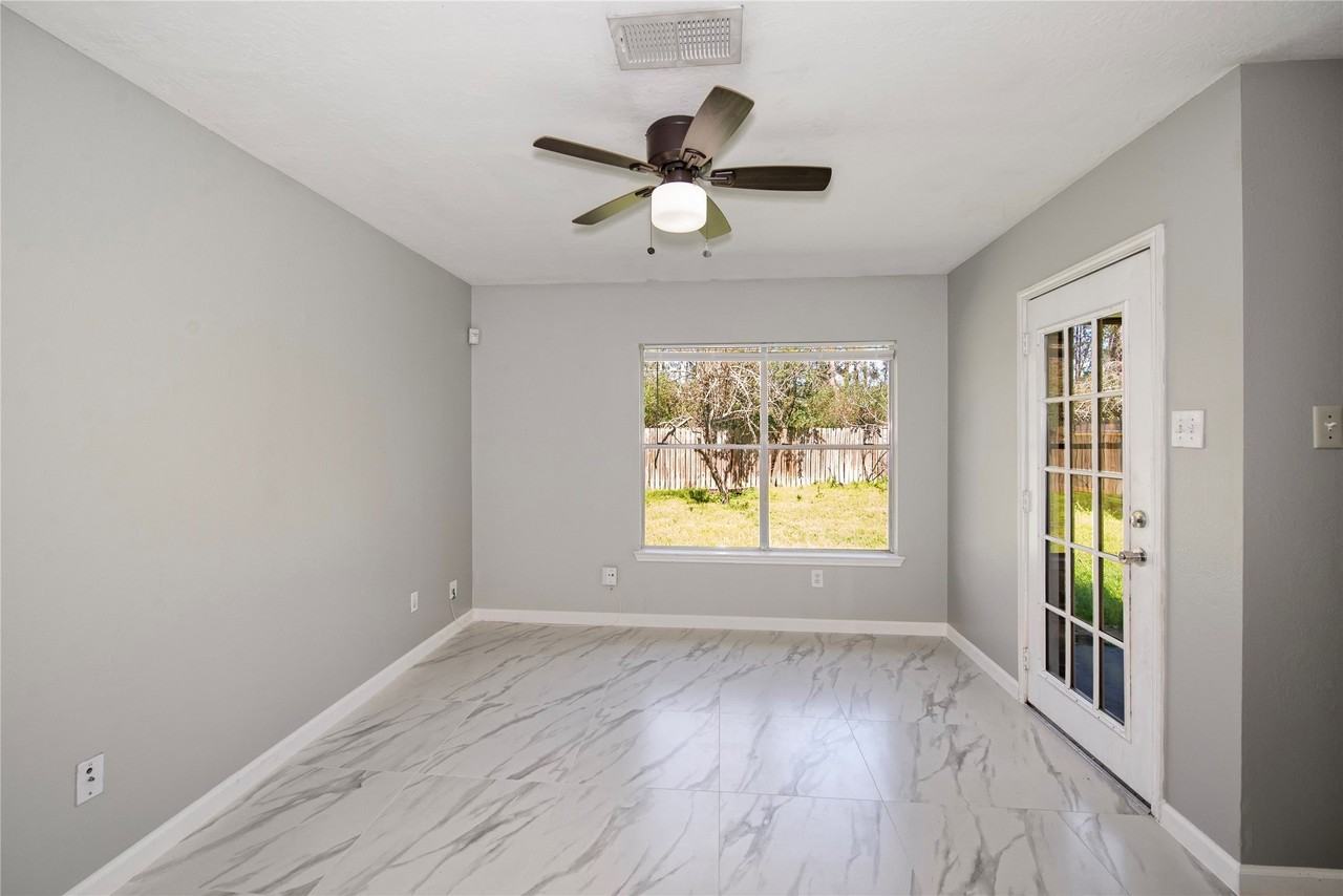 4934 Fox Hollow Blvd - Photo 6 of 24