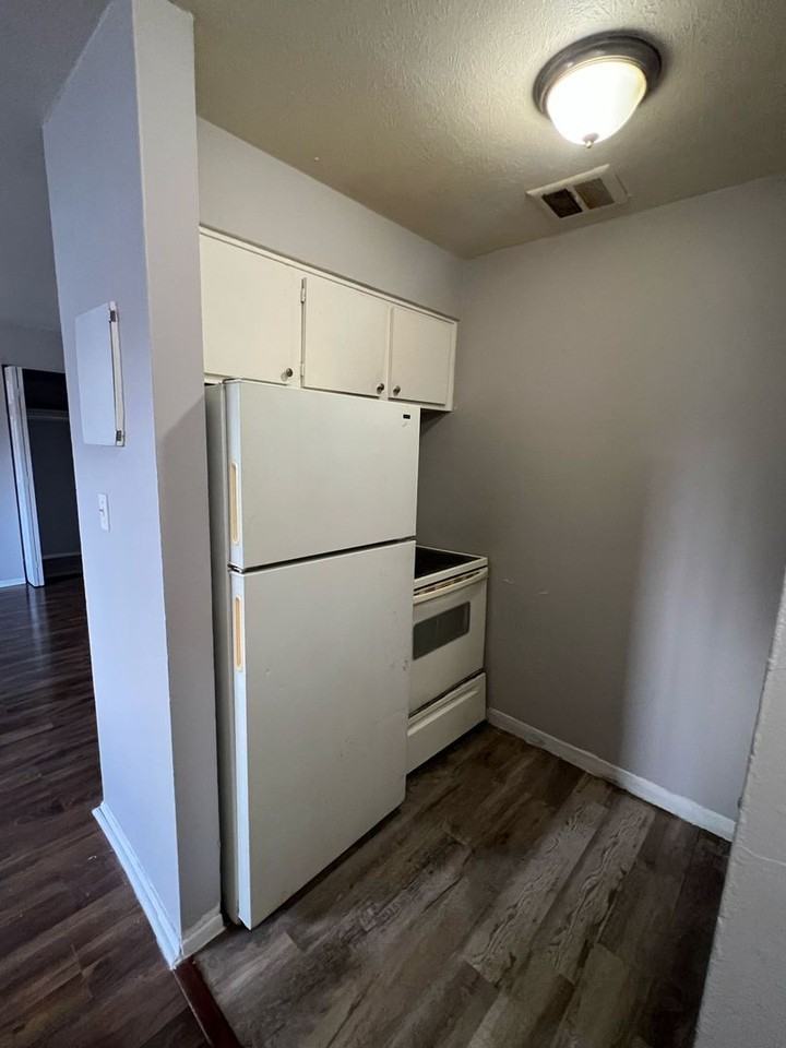 Affordable Apartment Living in Prime Cleveland Location! - Photo 5 of 39