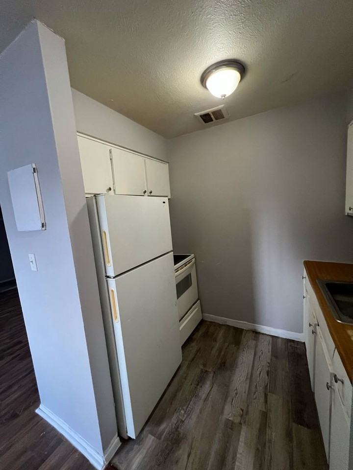Affordable Apartment Living in Prime Cleveland Location! - Photo 6 of 39