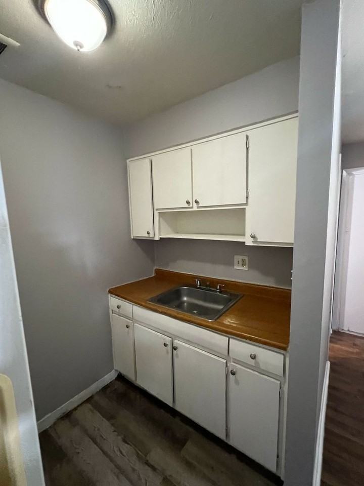 Affordable Apartment Living in Prime Cleveland Location! - Photo 7 of 39