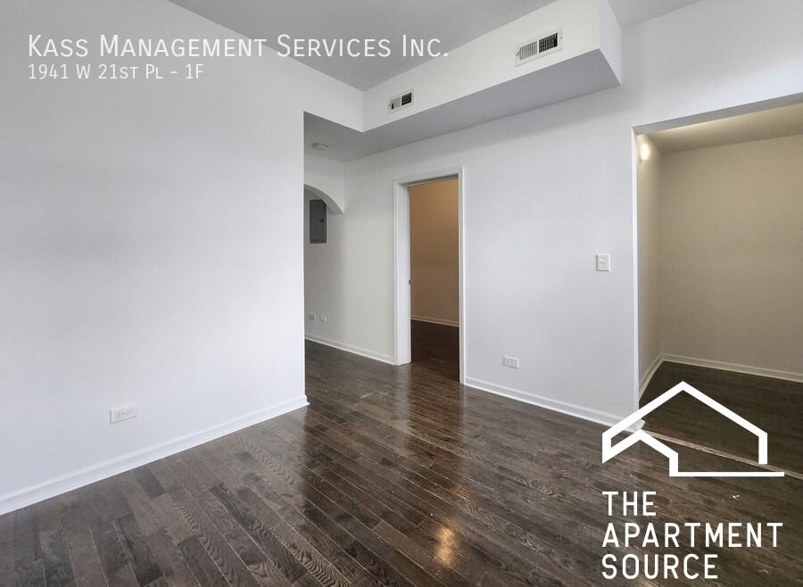 1941 W 21st Pl #1F - Photo 2 of 10