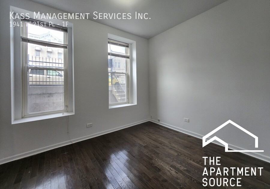 1941 W 21st Pl #1F - Photo 3 of 10