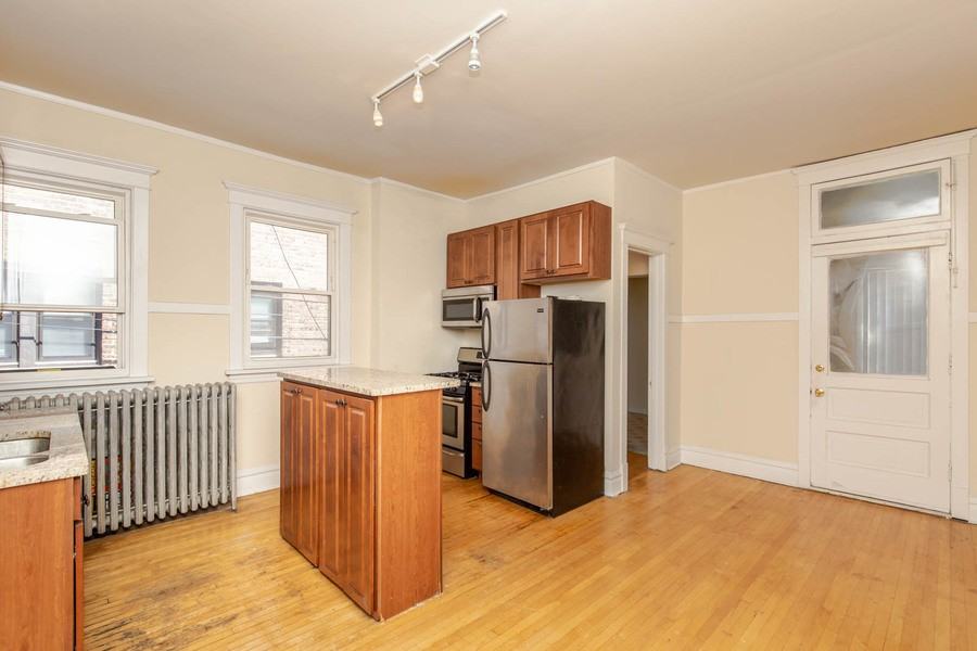 3501 W Fullerton Ave #3 - Photo 3 of 28