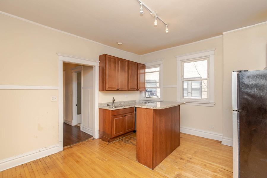 3501 W Fullerton Ave #3 - Photo 4 of 28