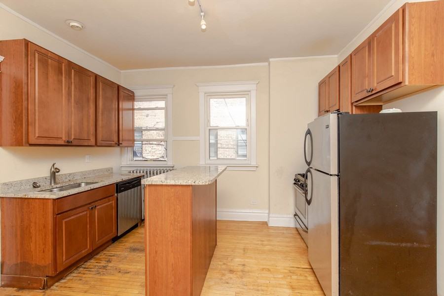 3501 W Fullerton Ave #3 - Photo 5 of 28