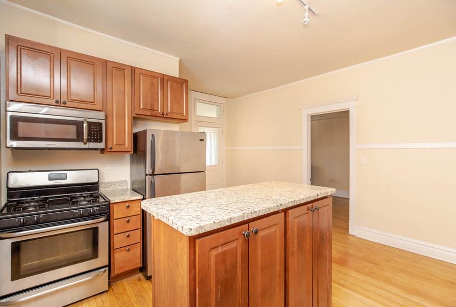 3501 W Fullerton Ave #3 - Photo 6 of 28