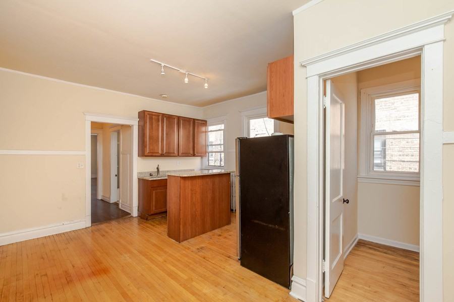 3501 W Fullerton Ave #3 - Photo 7 of 28