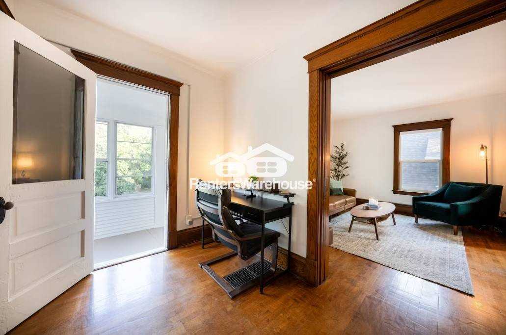 2322 Quincy St Ne - Photo 3 of 13