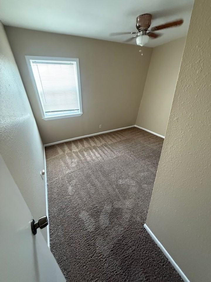 304 Palmwood Dr Apt D - Photo 3 of 10