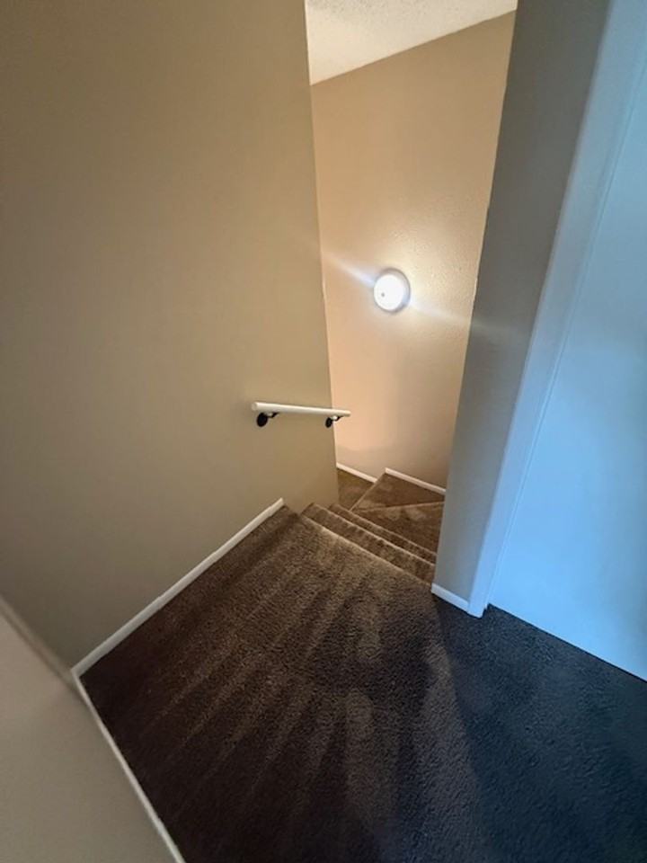 304 Palmwood Dr Apt D - Photo 5 of 10