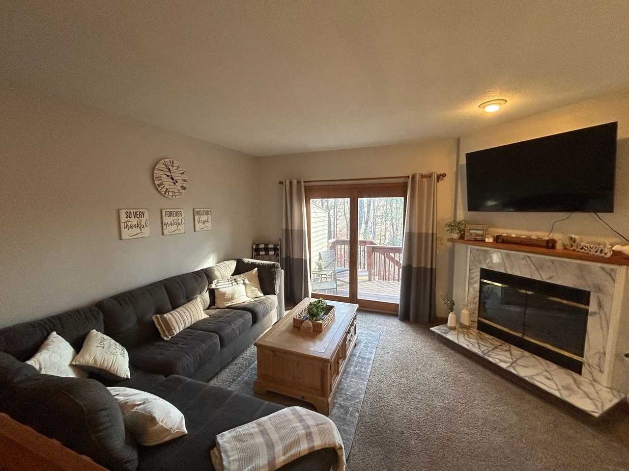 882 N Colony Rd - Photo 4 of 24