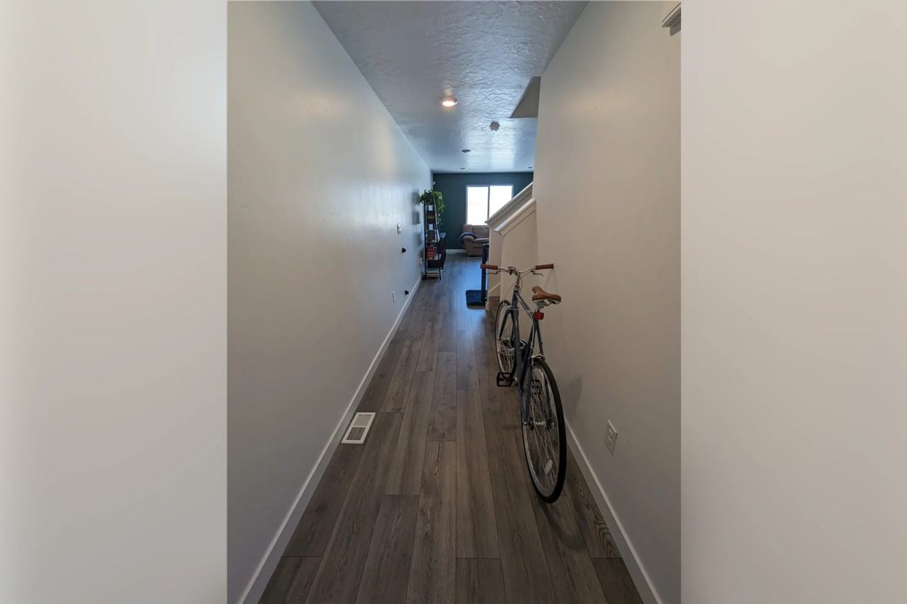 1006 W Fox Run Ave - Photo 2 of 46