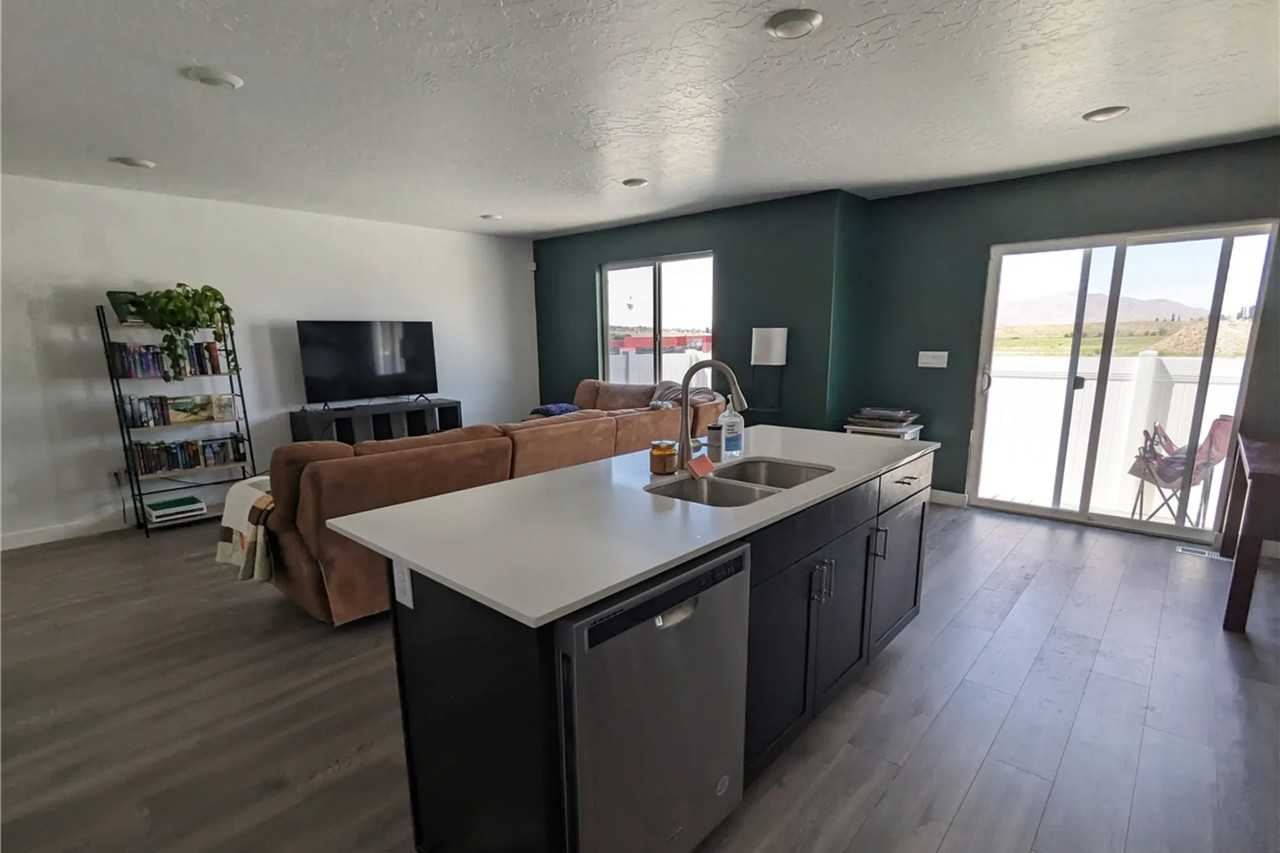 1006 W Fox Run Ave - Photo 3 of 46