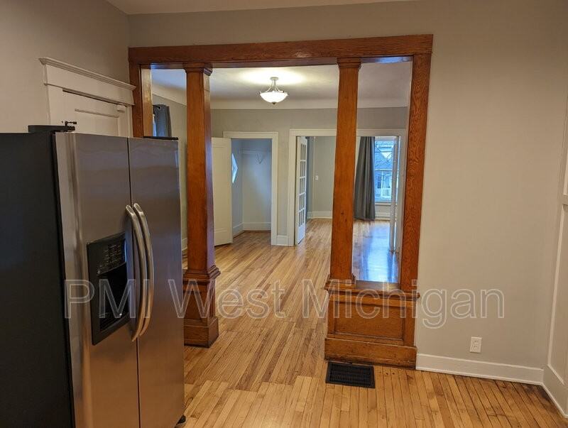 144 Page St Ne - Photo 4 of 24