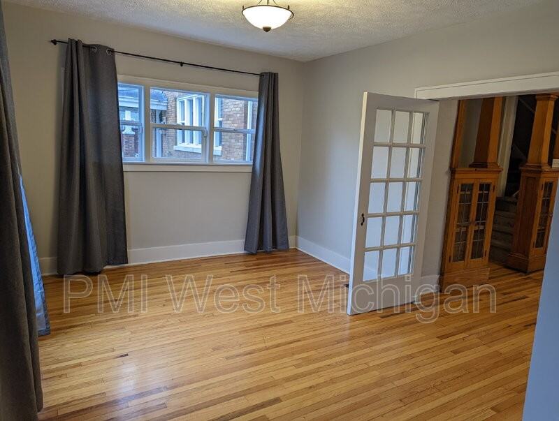 144 Page St Ne - Photo 7 of 24