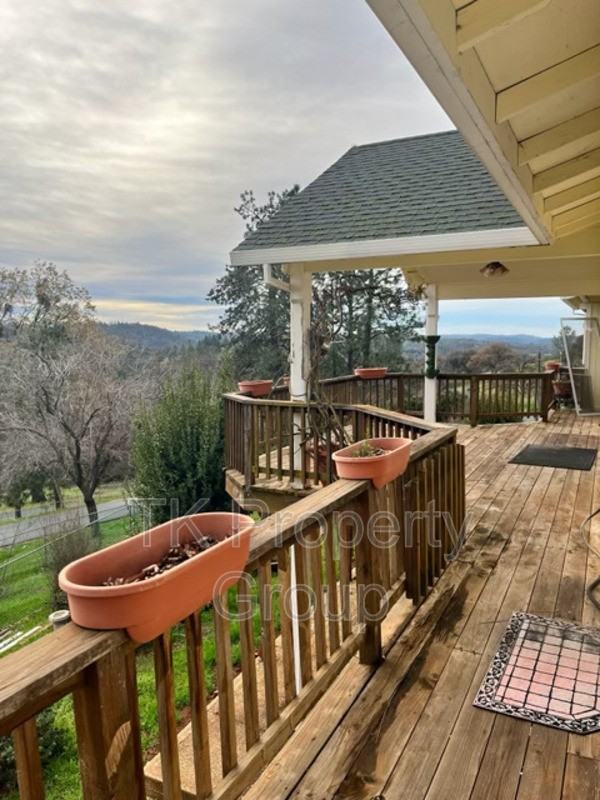 19378 Peyton Pl - Photo 3 of 23