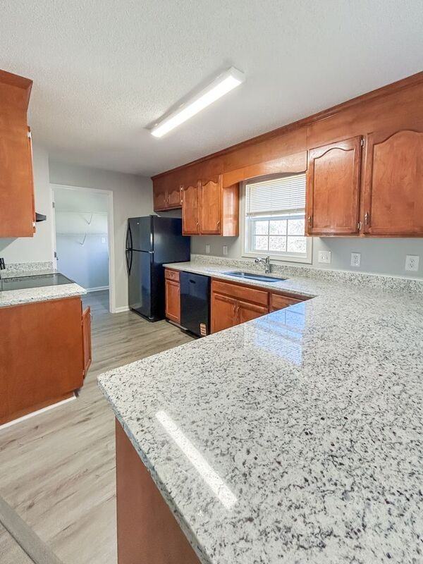 1819 Stony Point Rd - Photo 2 of 17