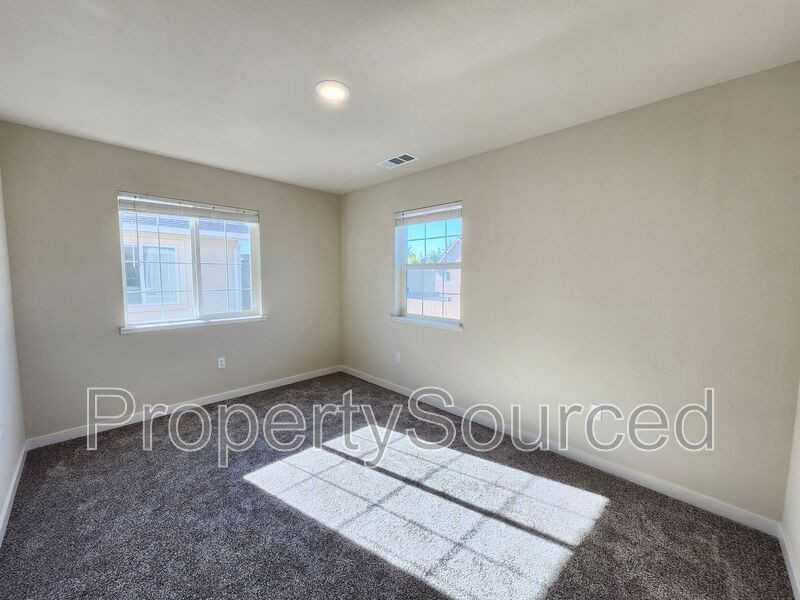 934 W Alameda St #B - Photo 4 of 14